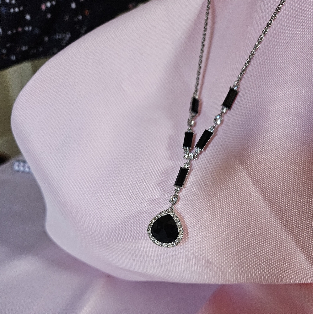 Elegant Black and Silver Pendant Necklace